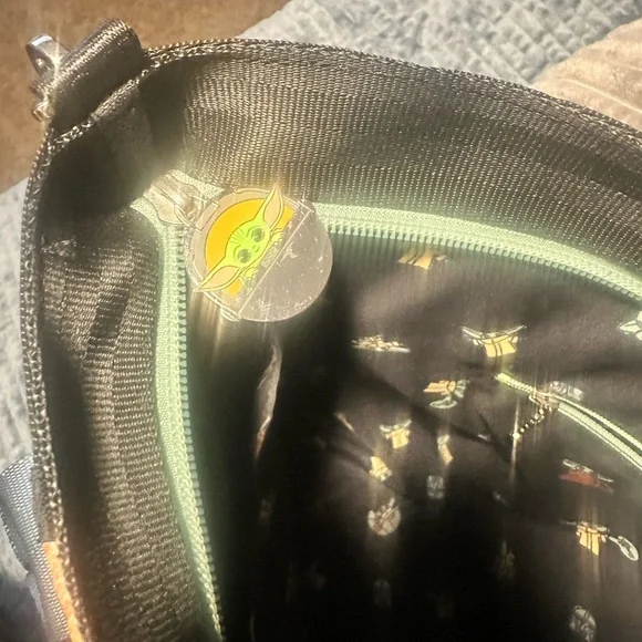 Harveys Star Wars Mandalorian Black and Blue Tote - Picture 6 of 10